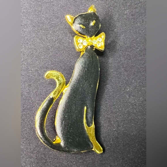 Jewelry - Vintage Elegant Black and Gold Cat Brooch / Pin Costume Jewelry
